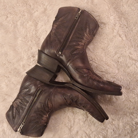 Ariat Shoes - Ariat Brown Boots Size 7B